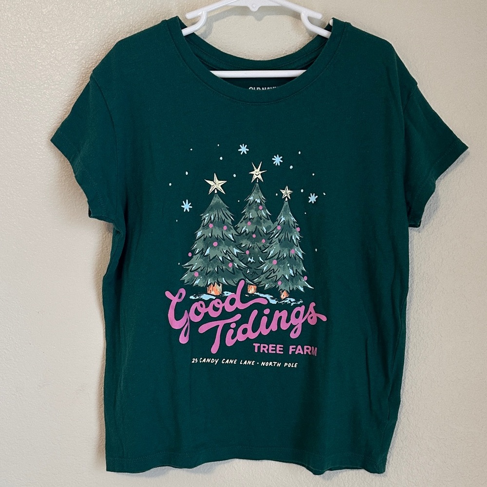 🌸Old Navy Christmas Tree Tee🌸